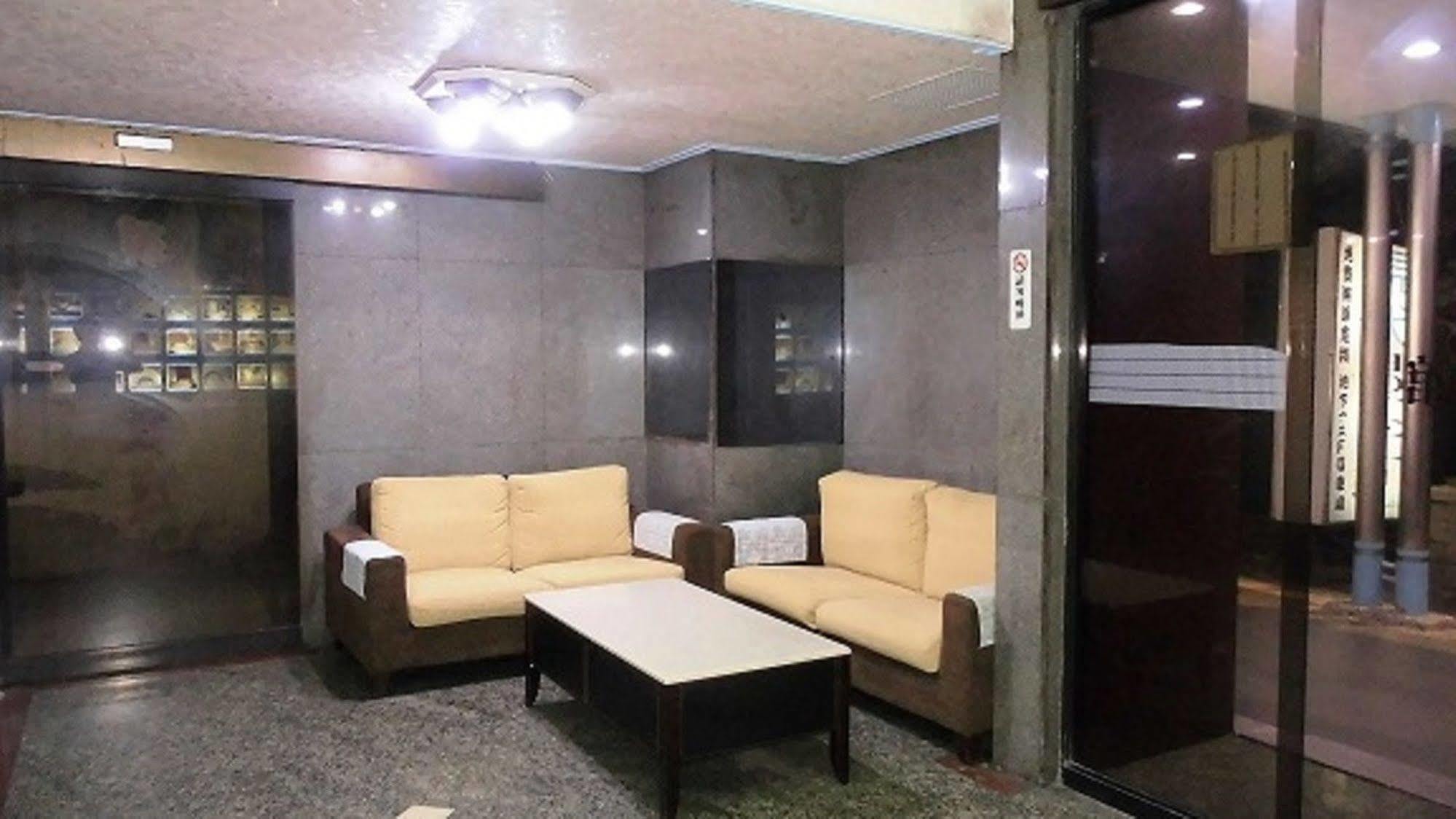 Modern Plaza Hotel Гаосюн Екстер'єр фото