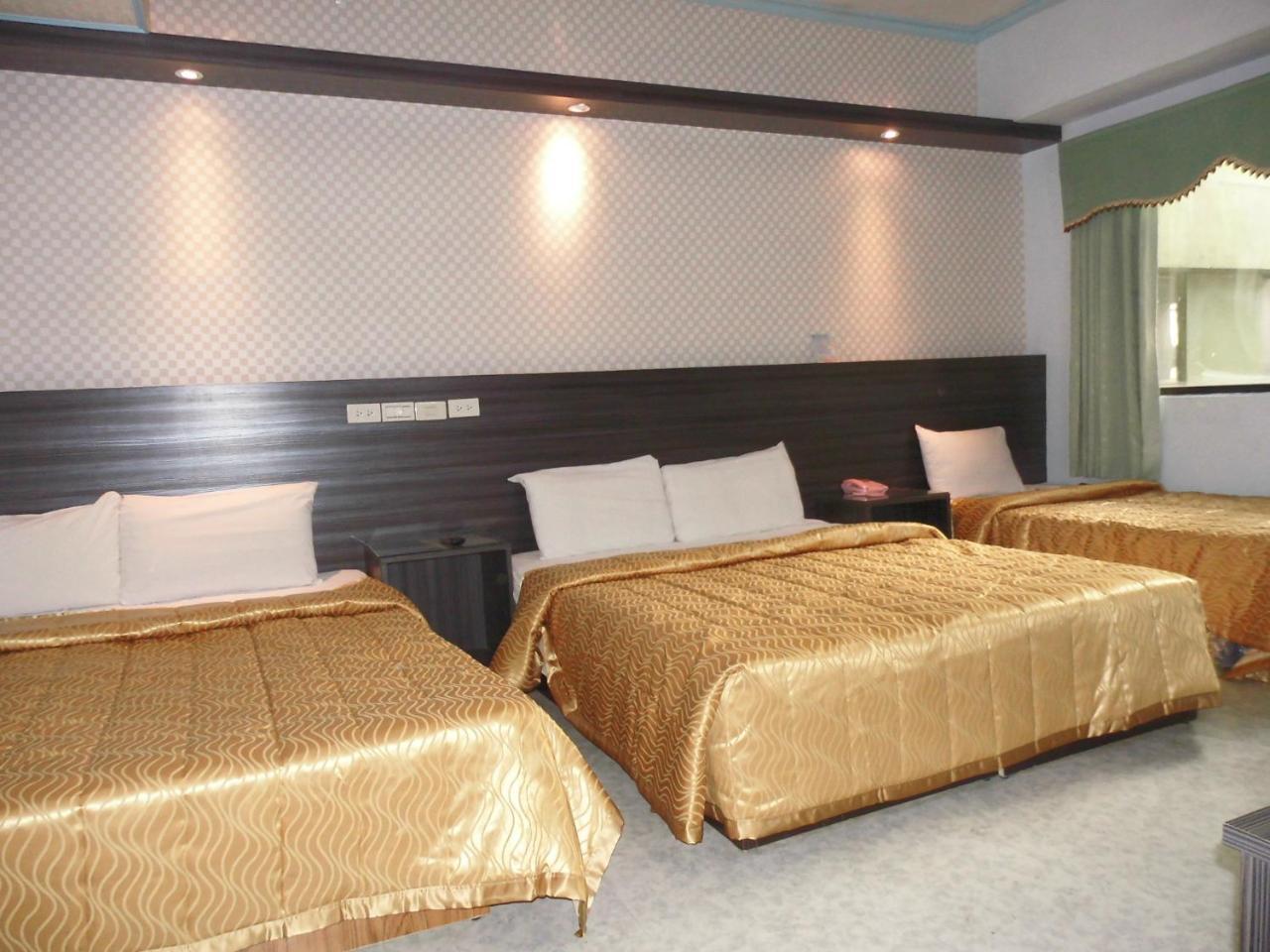 Modern Plaza Hotel Гаосюн Екстер'єр фото