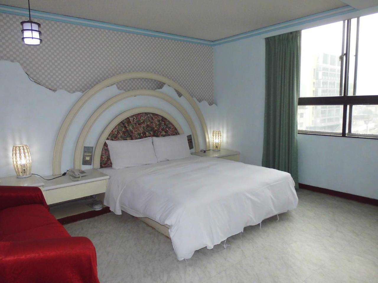 Modern Plaza Hotel Гаосюн Екстер'єр фото